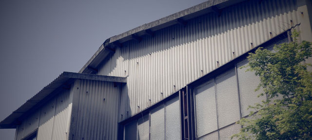 老朽化した建物の写真